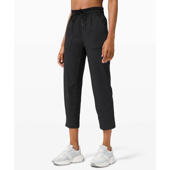 LULULEMON Beyond the Studio Crop Black Sz 6 {I1} - Picture 1 of 6